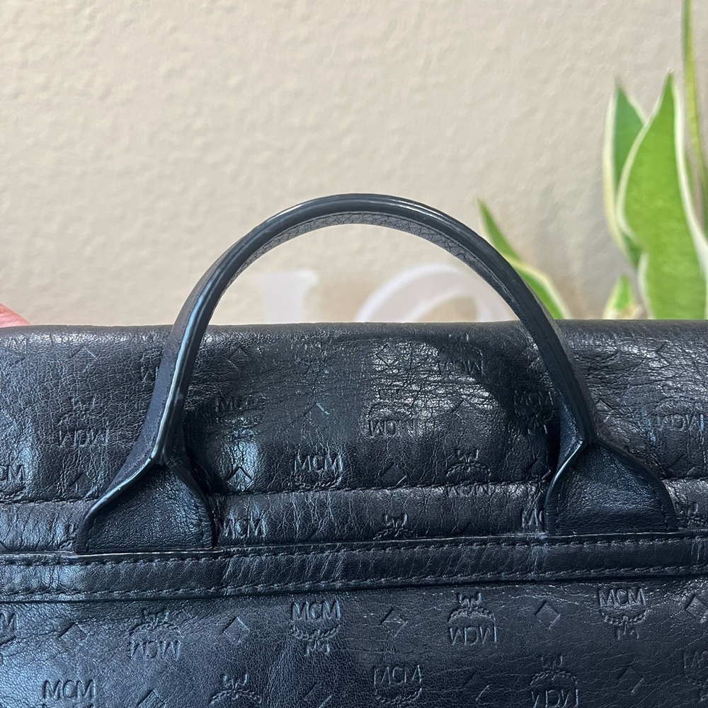 MCM BLACK EMBOSSED LEATHER MESSENGER BAG - Picture 6 of 15